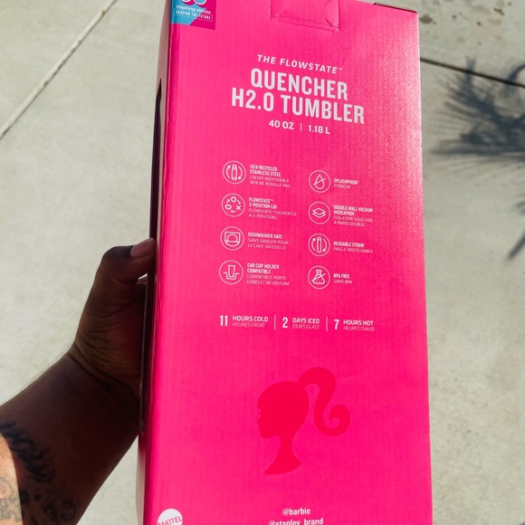 Stanley x barbie colab cup 40oz quencher - Picture 2 of 3